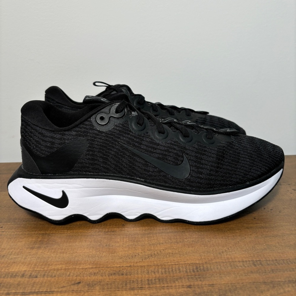 Nike Motiva Sneakers Shoes Black DV1238-001 Women size 10 Running Shoe